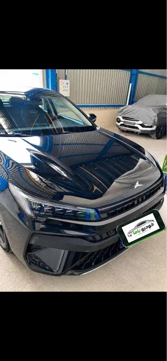 کی‌ام‌سی J7