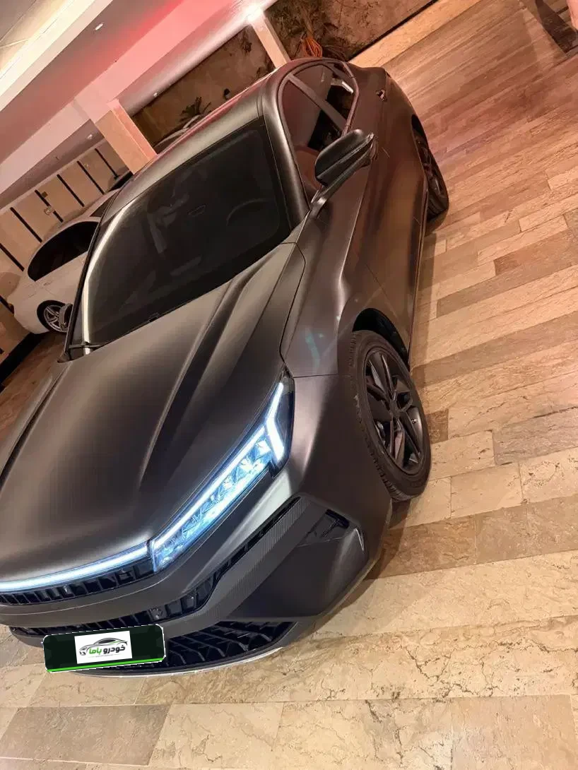 کی‌ام‌سی J7
